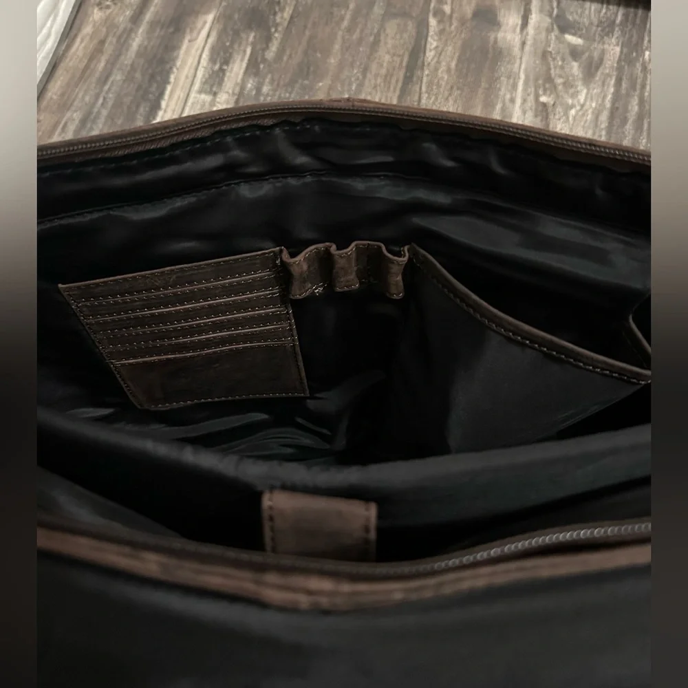 NWOT Classic Brown Genuine Leather Laptop Messenger Bag